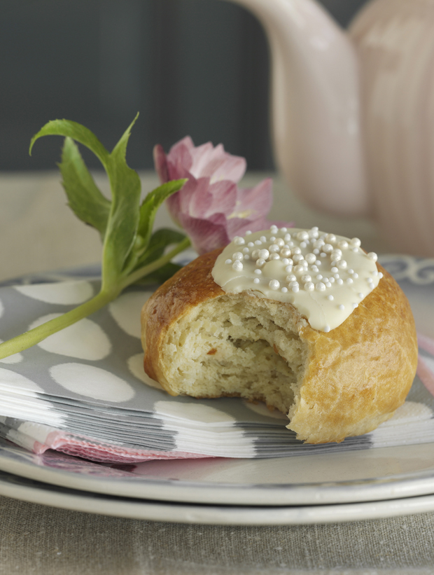Fastelavnsboller med kagecreme og æbleremonce