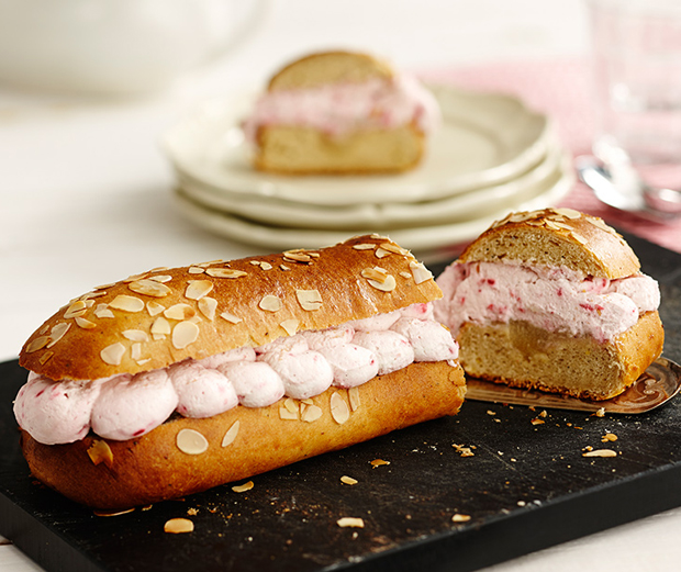 Fastelavnsstang med hindbærcreme