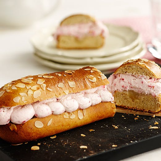 Fastelavnsstang med hindbærcreme