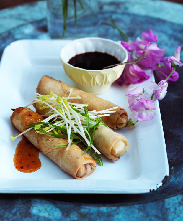 Små forårsruller med asparges