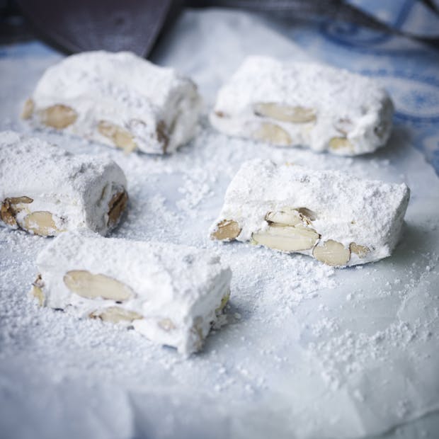 Stykker af fransk nougat