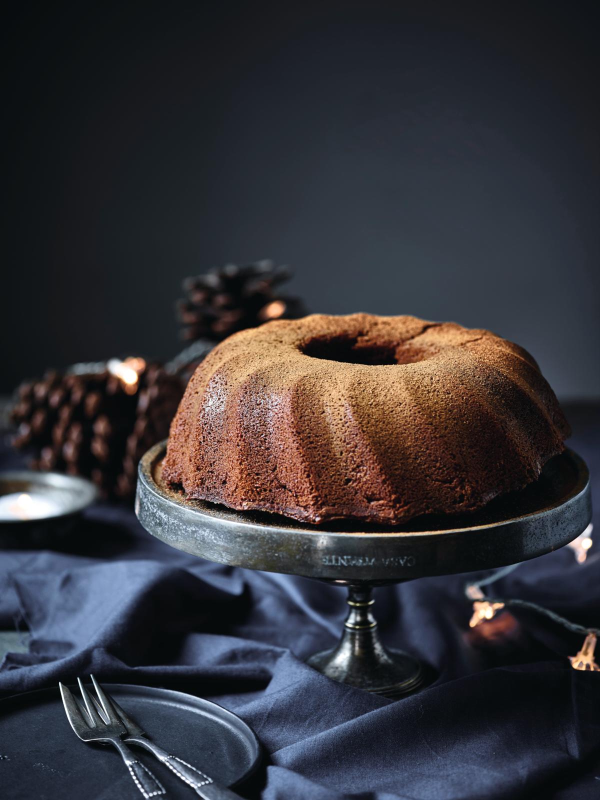 Engelsk gingerbreadkage med lakrids og kaneldrys
