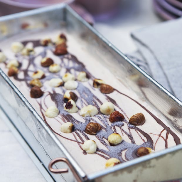 Cremet hasselnøddeis med nutella