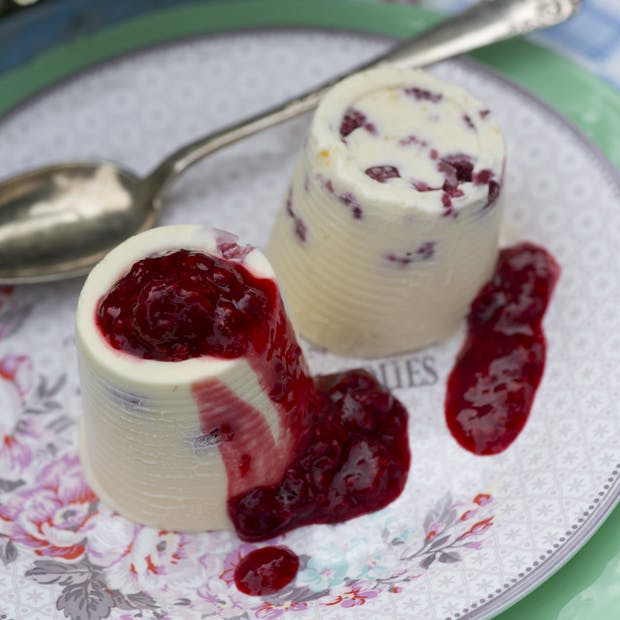 Hyldeblomst-is med bær