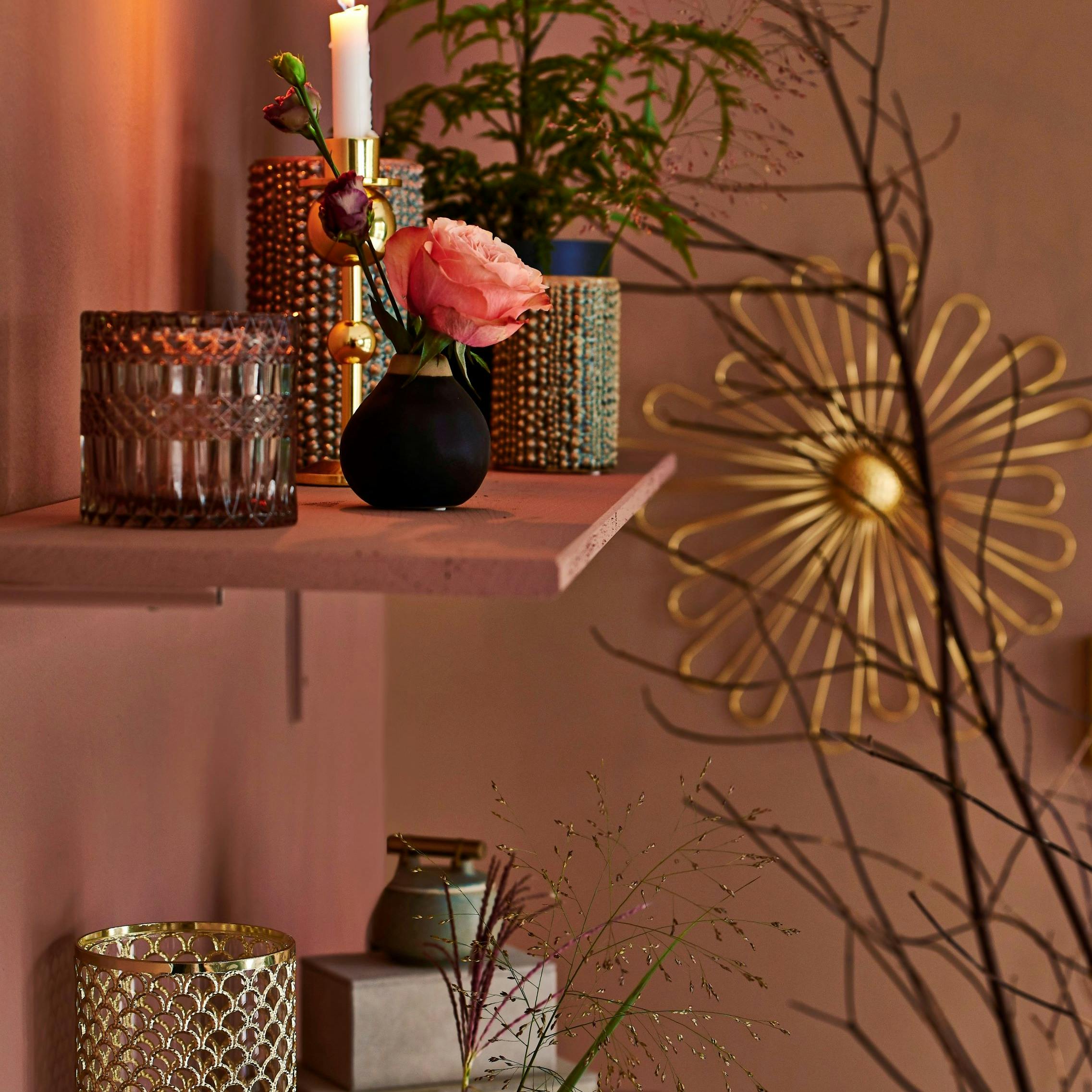 DIY: Lav smarte hylder, der går i ét med væggen