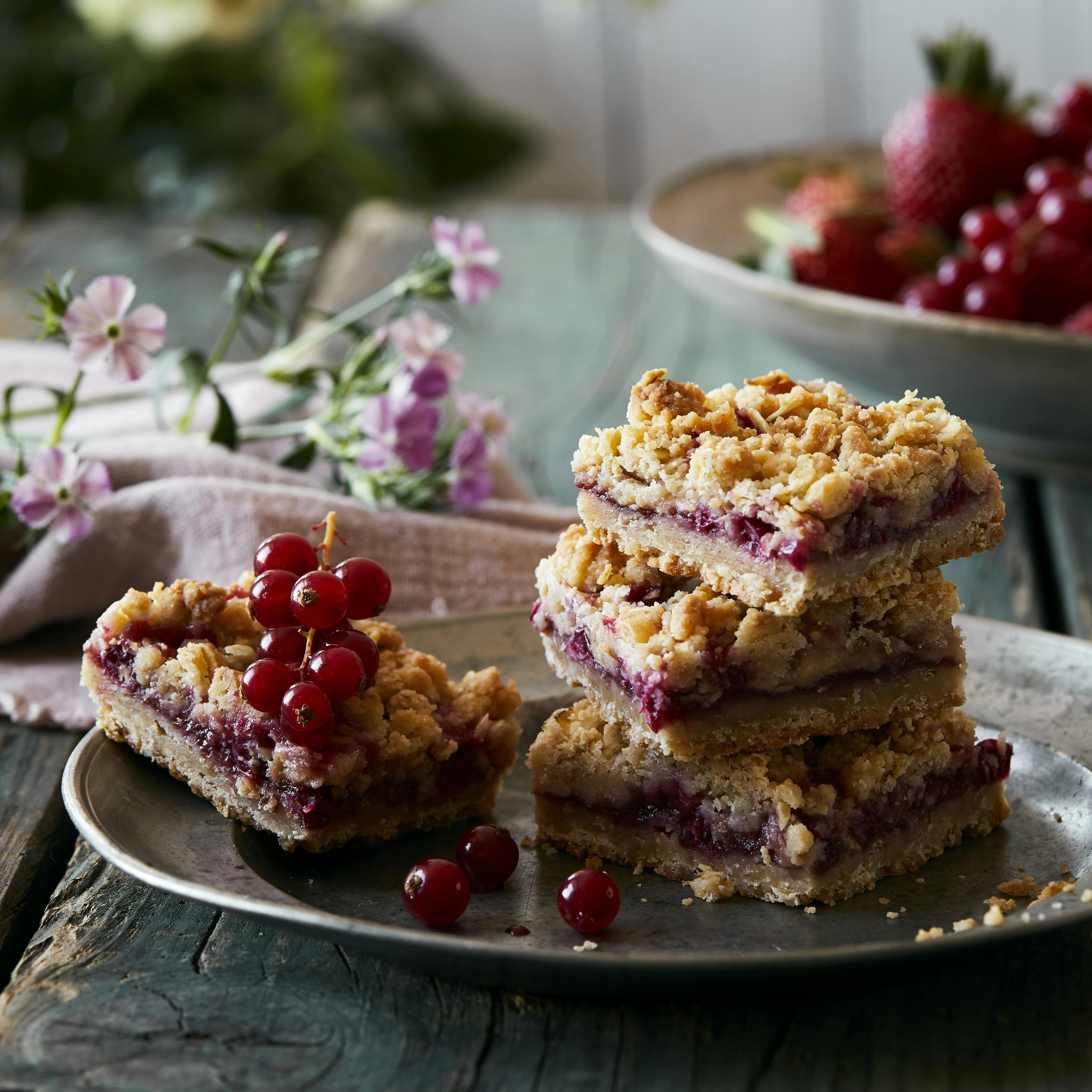 Crumblesnitter med sommerbær