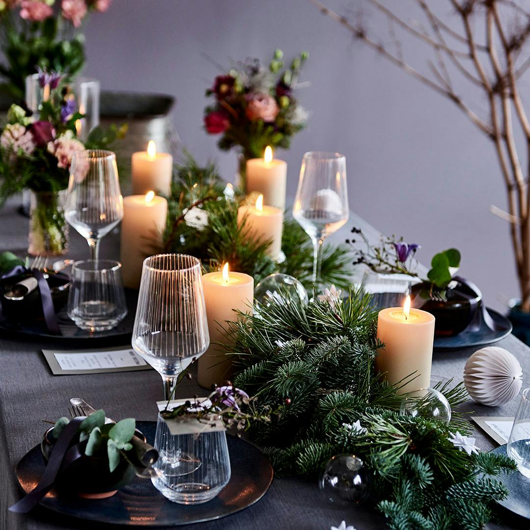 Julebord med blomster