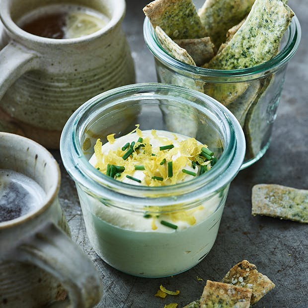 Knækbrød med citron-fetadip