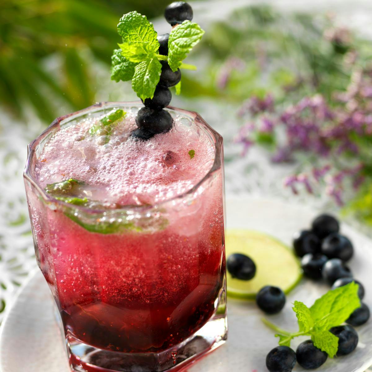 https://imgix.isabellas.dk/media/article/mojito_med_blaabaer.jpg