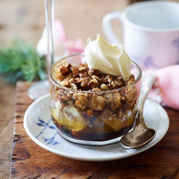 Pærecrumble med mandellåg