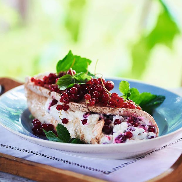 Pavlova-roulade med ribs
