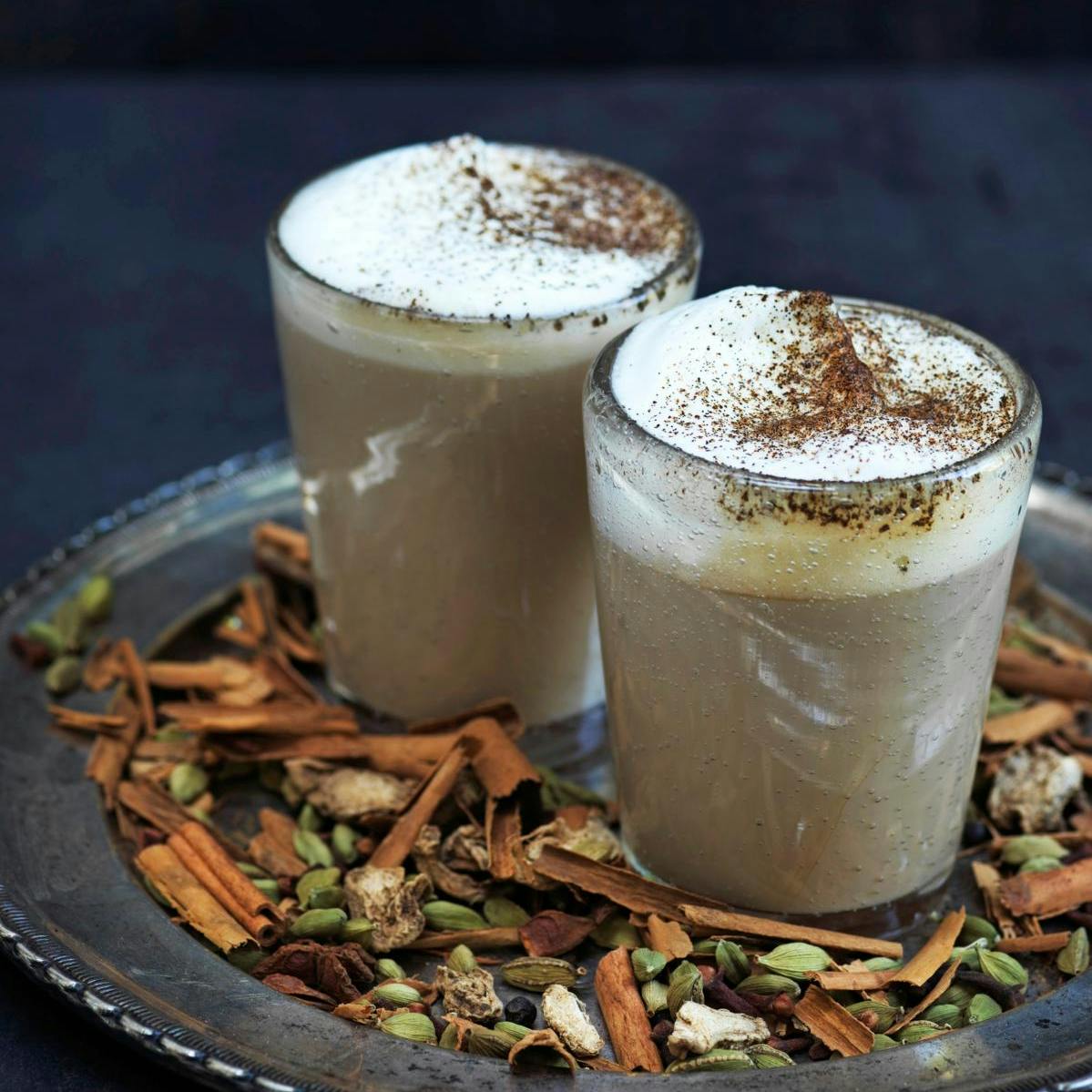 Opskrift på krydret jule-chai latte