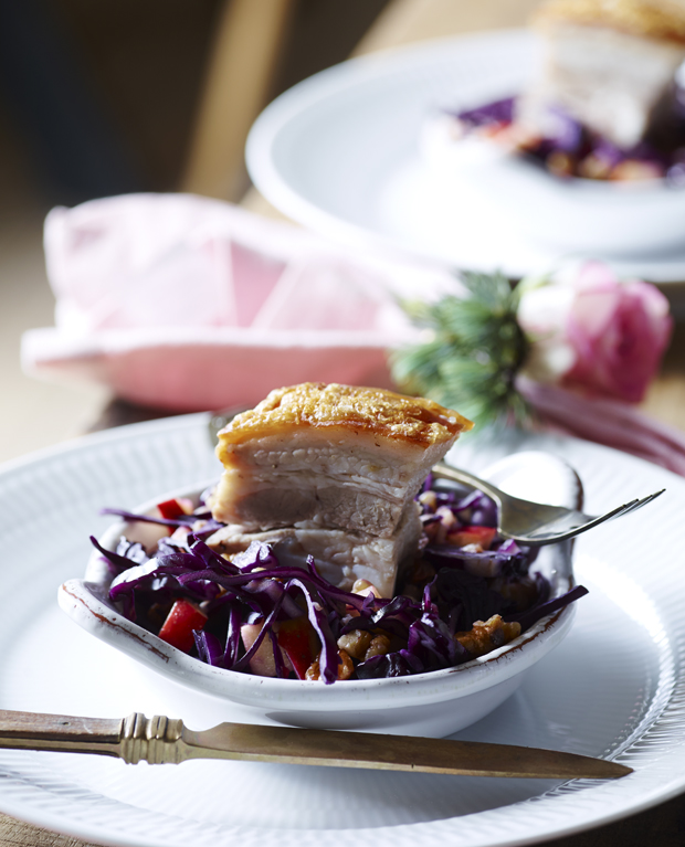 ribbensteg med rødkålssalat