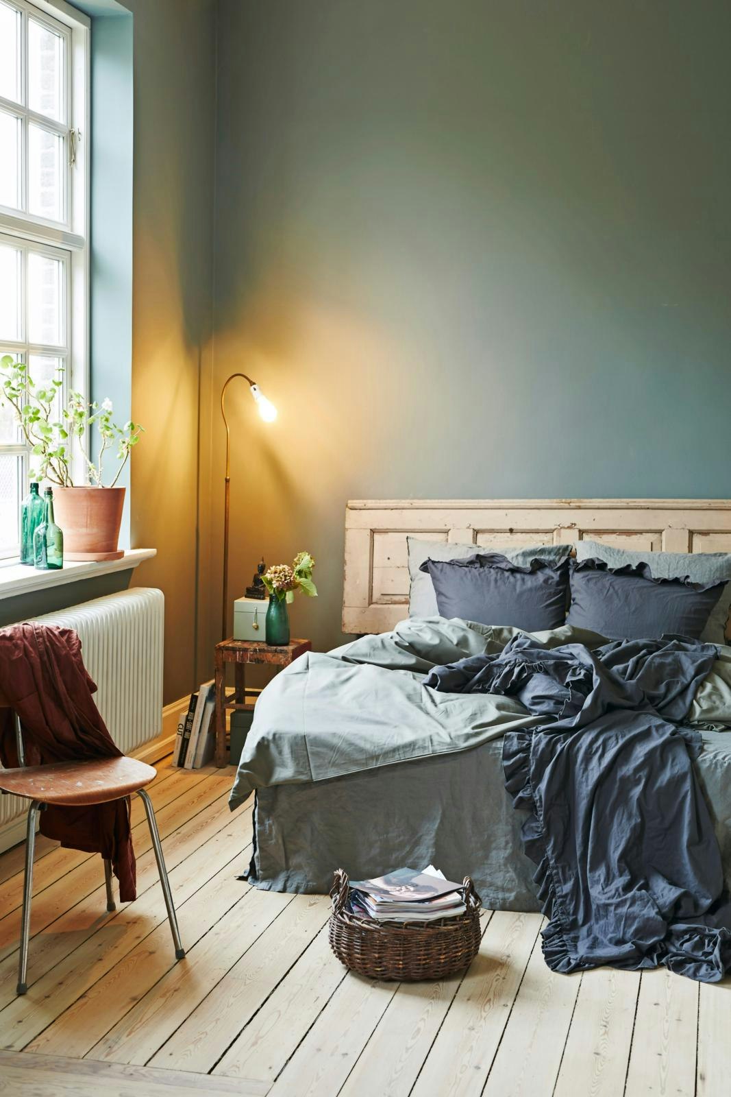Gør-det-selv: Elegant seng med sengegavl af dør ISABELLAS