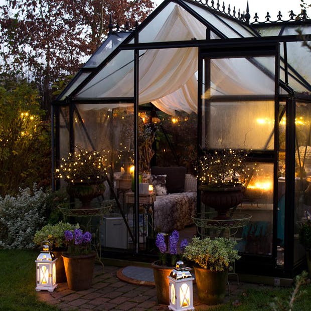 Skab magi haven med lanterner, fakler og lyskæder