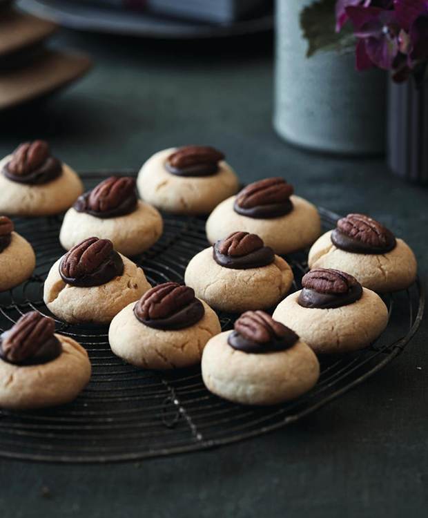 Småkager med pekannødder og chokoladeganache