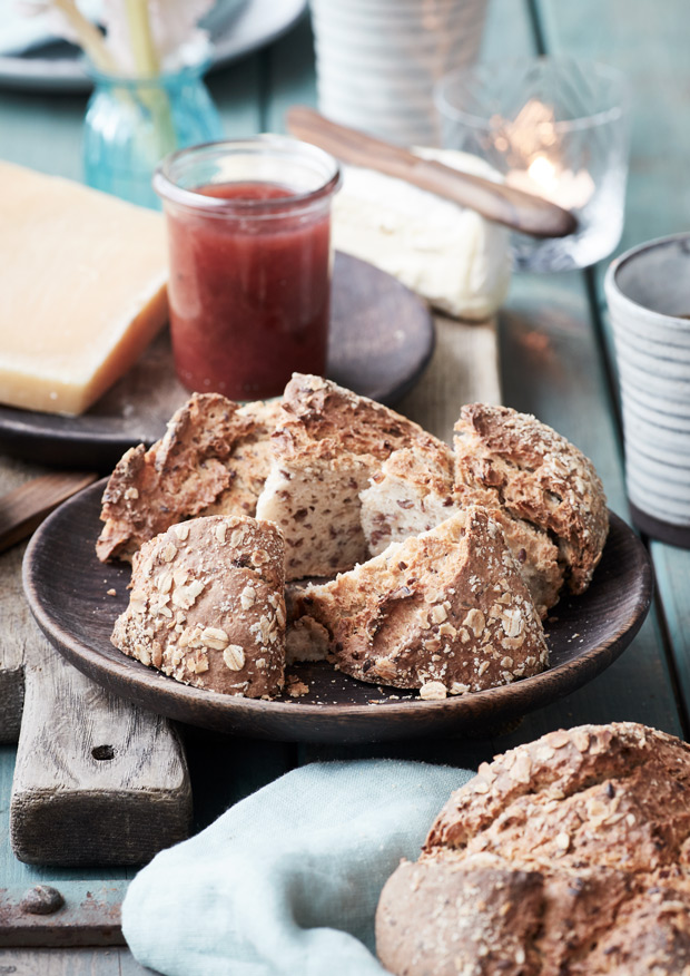 Speltbrød med havregryn og hørfø