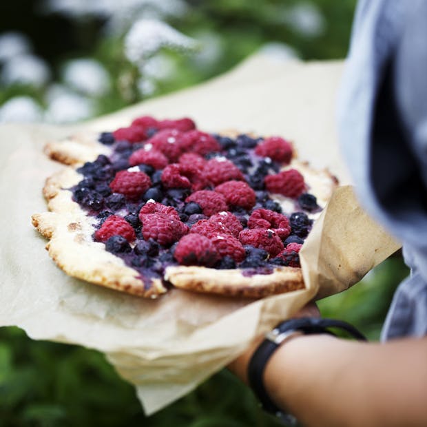 Sprød tærte med hindbær og solbær