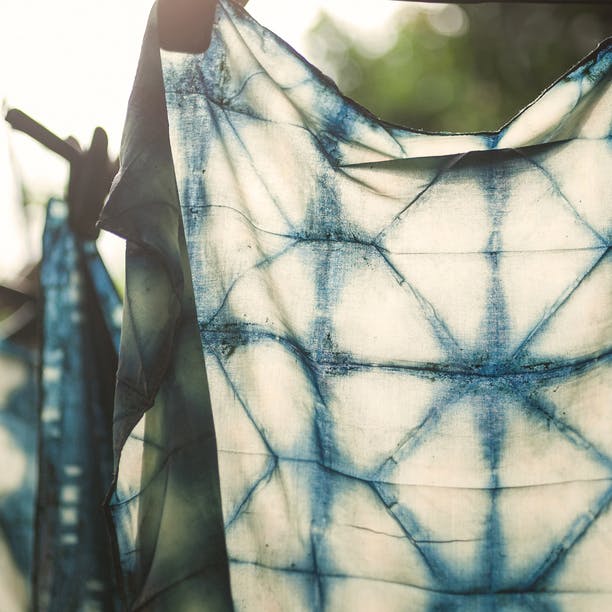 Tie dye på tørresnor