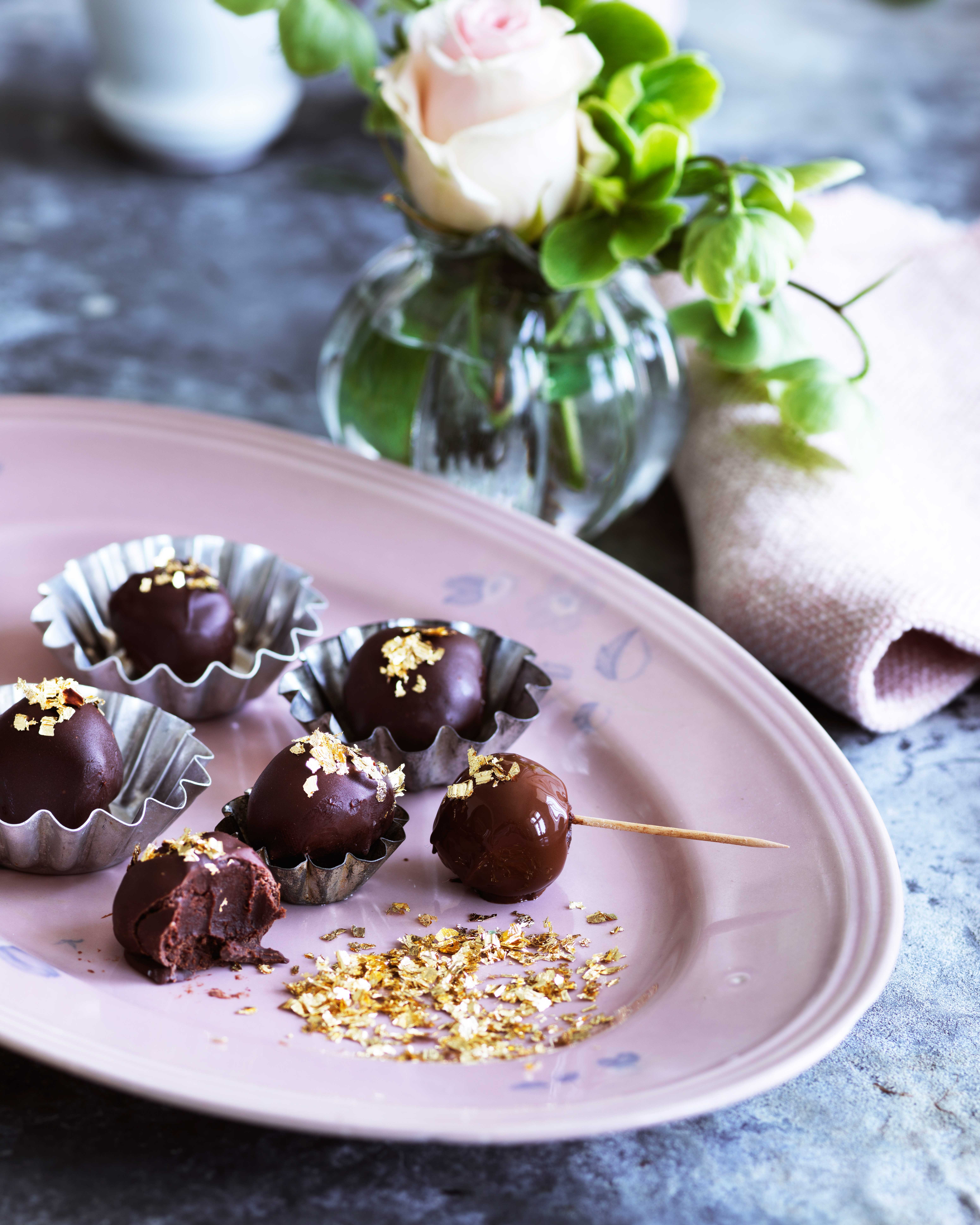 Chokoladetrøfler med klementin og honning