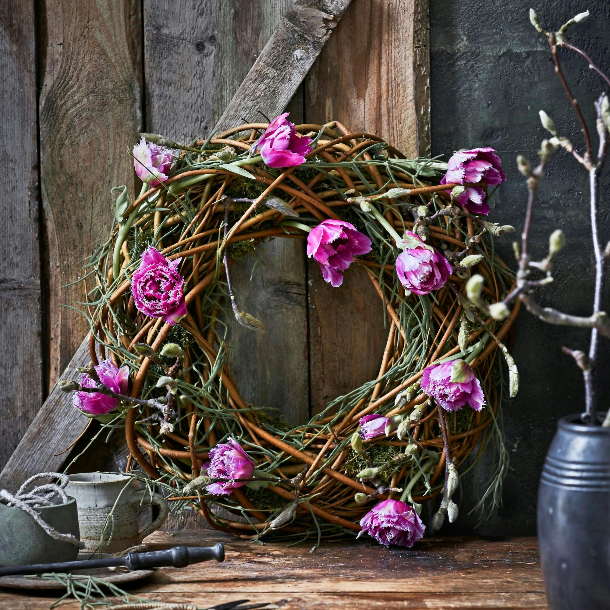 Pilekrans med tulipaner