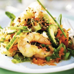 Asiatisk salat med marinerede tigerrejer og dressing