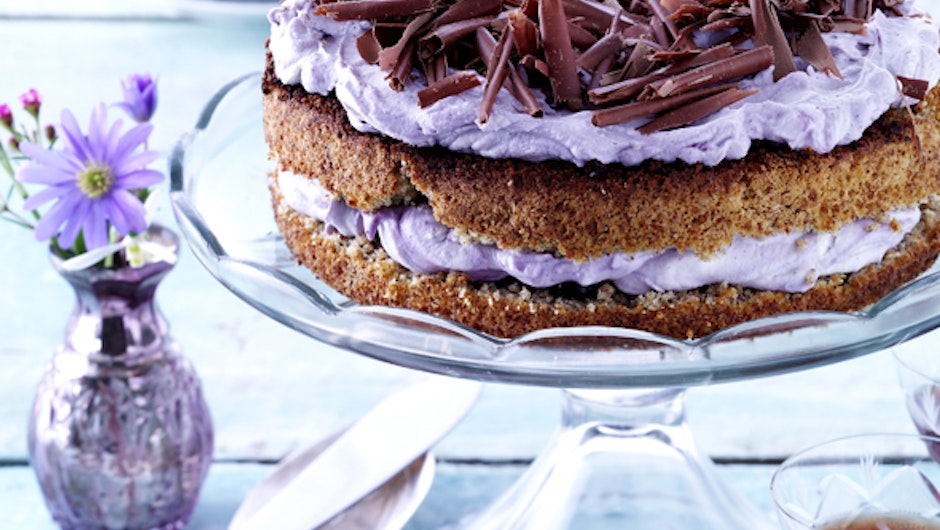 rugbroedslagkage-med-blaabaerfyld-og-chokoladespaaner /upload/thumbnail1/2025/2/23/190482/thumb2