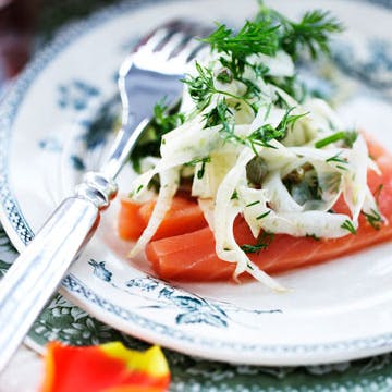 Røget laks med fennikelsalat