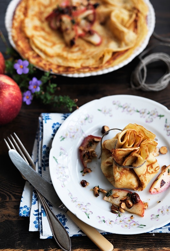Opskrift på pandekager med nødder og æble