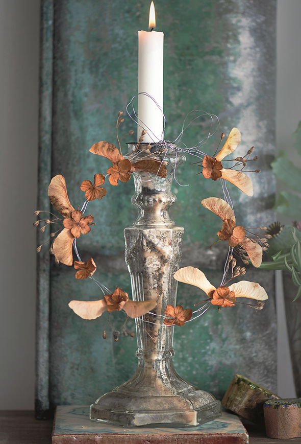 Lille krans på lysestage