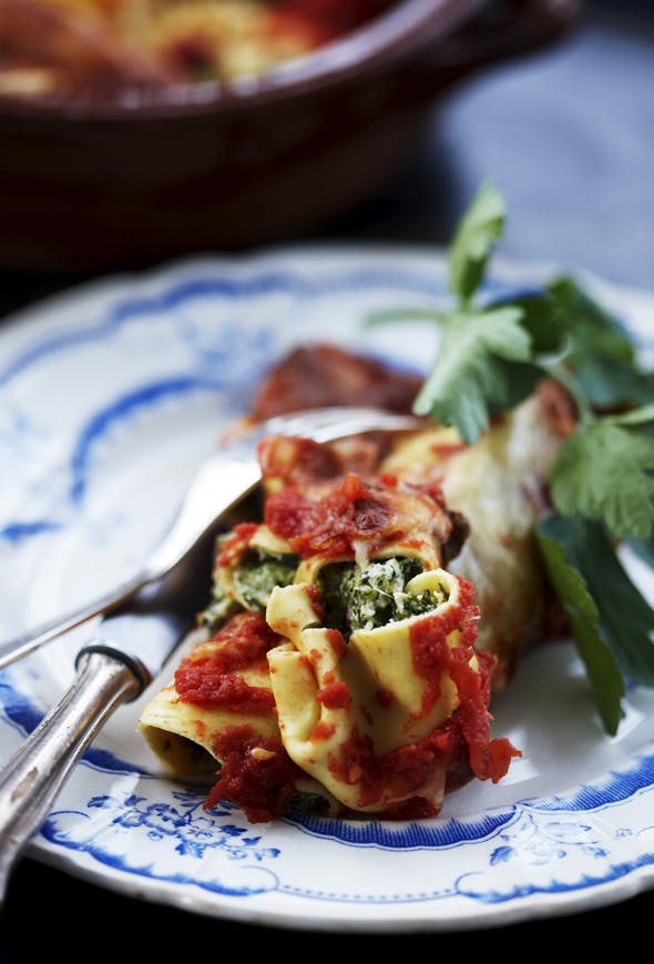 Pandekager rullet som cannelloni