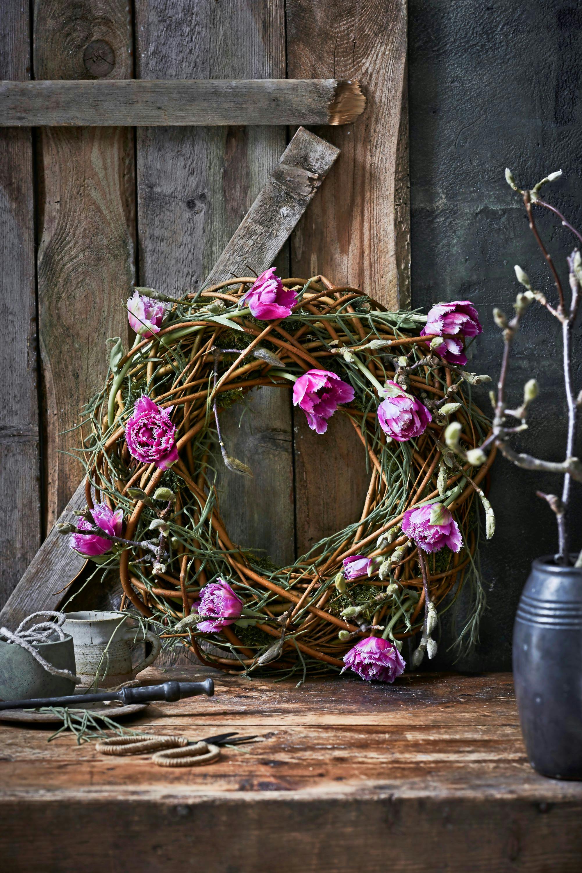 Lav en pilekrans med tulipaner